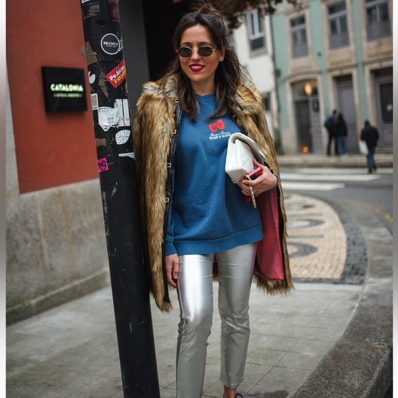 Zara Roses Sweatshirt with Text - Picture 5 of 15